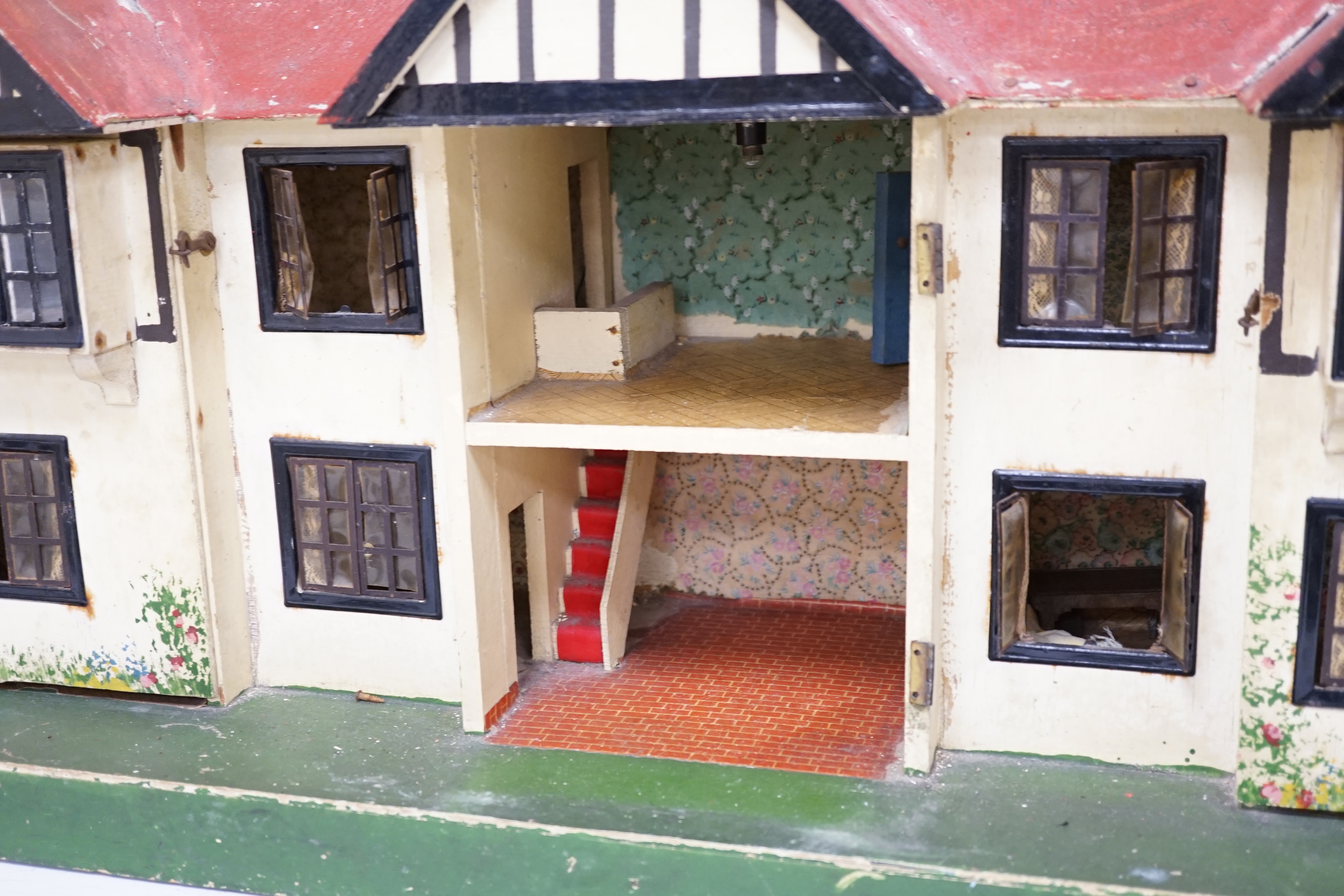 A Triang doll's house, 114cm wide